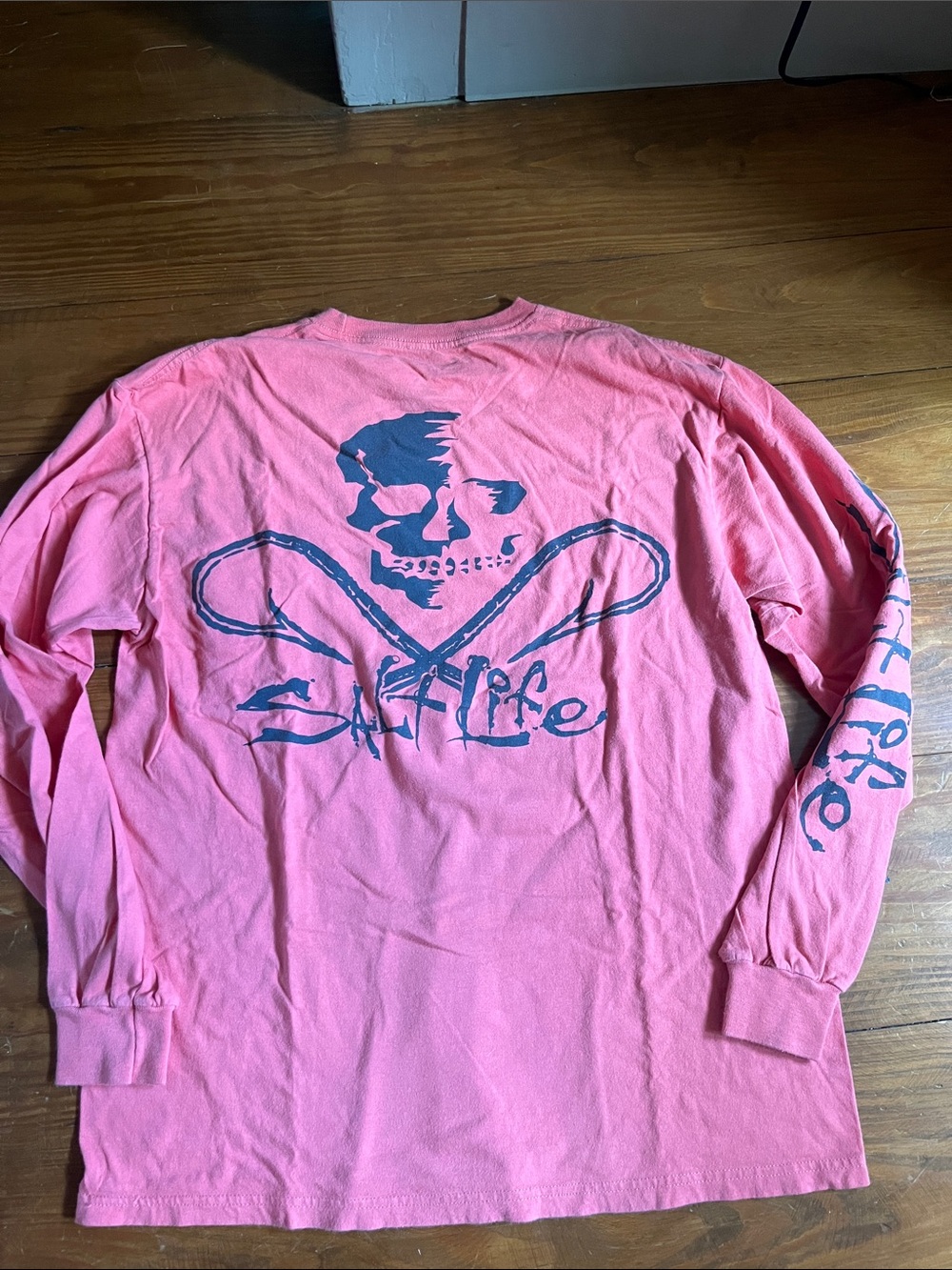 Salt Life coral  Long Sleeve Skull & Oars Graphic Tee